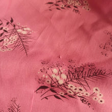 Cargar imagen en el visor de la galería, 1940s - Impressions de Lyon, France - Beautiful Pink Rayon Dress - W30 (76cm)