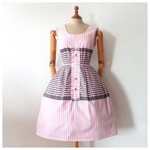Charger l'image dans la galerie, 1950s 1960s - Adorable Grey & Pink Cotton Dress - W29 (74cm)