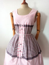Charger l'image dans la galerie, 1950s 1960s - Adorable Grey & Pink Cotton Dress - W29 (74cm)