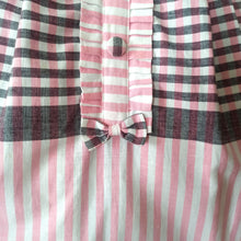 Charger l'image dans la galerie, 1950s 1960s - Adorable Grey & Pink Cotton Dress - W29 (74cm)