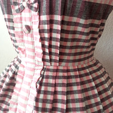 Charger l'image dans la galerie, 1950s 1960s - Adorable Grey & Pink Cotton Dress - W29 (74cm)