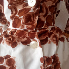 Charger l'image dans la galerie, 1950s - Stunning Brown Roseprint Cotton Dress - W29 (74cm)