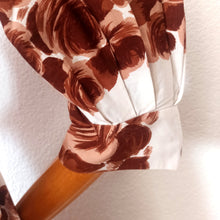 Charger l'image dans la galerie, 1950s - Stunning Brown Roseprint Cotton Dress - W29 (74cm)