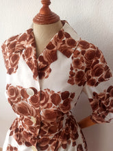 Charger l'image dans la galerie, 1950s - Stunning Brown Roseprint Cotton Dress - W29 (74cm)