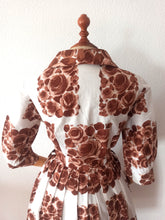 Charger l'image dans la galerie, 1950s - Stunning Brown Roseprint Cotton Dress - W29 (74cm)