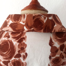Charger l'image dans la galerie, 1950s - Stunning Brown Roseprint Cotton Dress - W29 (74cm)
