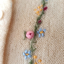 Charger l'image dans la galerie, 1950s - Adorable Cream Handembroidered Wool Cardigan - Sz. S/M
