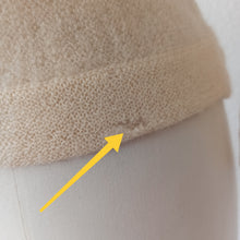 Charger l'image dans la galerie, 1950s - Adorable Cream Handembroidered Wool Cardigan - Sz. S/M