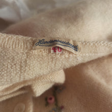 Charger l'image dans la galerie, 1950s - Adorable Cream Handembroidered Wool Cardigan - Sz. S/M