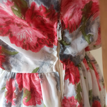 Charger l'image dans la galerie, 1950s - Adorable & Stunning Juniors Floral Dress - W22.5 (56cm)