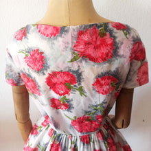 Charger l'image dans la galerie, 1950s - Adorable & Stunning Juniors Floral Dress - W22.5 (56cm)