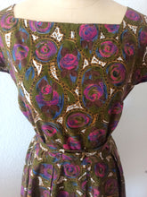 Charger l'image dans la galerie, 1950s - Gorgeous Petite Roseprint Cotton Dress - W26 (66cm)