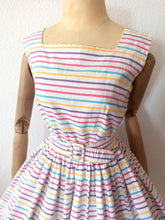 Cargar imagen en el visor de la galería, 1950s - Adorable Color Stripes Belted Cotton Dress - W26 (66cm)