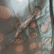 Cargar imagen en el visor de la galería, 1940s - Gorgeous Abstract Teal Silk Dress - W27.5 (70cm)