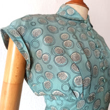 Cargar imagen en el visor de la galería, 1940s - Gorgeous Abstract Teal Silk Dress - W27.5 (70cm)