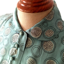 Cargar imagen en el visor de la galería, 1940s - Gorgeous Abstract Teal Silk Dress - W27.5 (70cm)