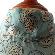Cargar imagen en el visor de la galería, 1940s - Gorgeous Abstract Teal Silk Dress - W27.5 (70cm)