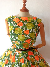Charger l'image dans la galerie, 1950s - Spectacular Orange Roses Cotton Dress - W29 (74cm)