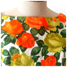 Charger l'image dans la galerie, 1950s - Spectacular Orange Roses Cotton Dress - W29 (74cm)