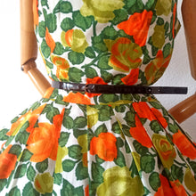 Charger l'image dans la galerie, 1950s - Spectacular Orange Roses Cotton Dress - W29 (74cm)