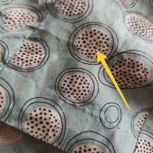 Cargar imagen en el visor de la galería, 1940s - Gorgeous Abstract Teal Silk Dress - W27.5 (70cm)