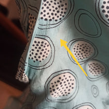 Cargar imagen en el visor de la galería, 1940s - Gorgeous Abstract Teal Silk Dress - W27.5 (70cm)