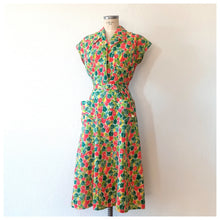 Cargar imagen en el visor de la galería, 1940s - Stunning French Abstract Primary Colors Pockets Dress - W30 (76cm)