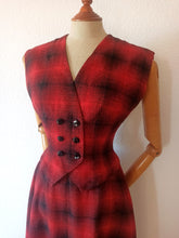 Cargar imagen en el visor de la galería, 1940s - Rare Shadow Plaid Waistcoat & Skirt Wool Set - W27/28 (68/70cm)