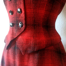 Cargar imagen en el visor de la galería, 1940s - Rare Shadow Plaid Waistcoat & Skirt Wool Set - W27/28 (68/70cm)