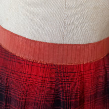 Cargar imagen en el visor de la galería, 1940s - Rare Shadow Plaid Waistcoat & Skirt Wool Set - W27/28 (68/70cm)