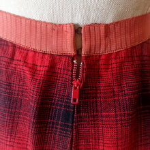 Cargar imagen en el visor de la galería, 1940s - Rare Shadow Plaid Waistcoat & Skirt Wool Set - W27/28 (68/70cm)