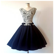 Charger l'image dans la galerie, 1950s - Stunning Black & White Lace Dress - W31 (78cm)