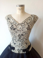 Charger l'image dans la galerie, 1950s - Stunning Black & White Lace Dress - W31 (78cm)