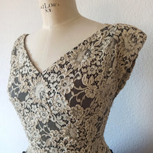 Charger l'image dans la galerie, 1950s - Stunning Black & White Lace Dress - W31 (78cm)