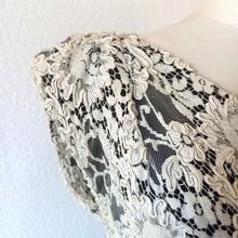 Charger l'image dans la galerie, 1950s - Stunning Black & White Lace Dress - W31 (78cm)