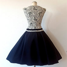 Charger l'image dans la galerie, 1950s - Stunning Black & White Lace Dress - W31 (78cm)