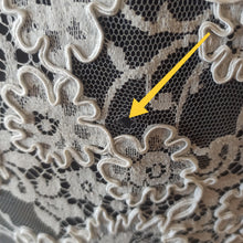 Charger l'image dans la galerie, 1950s - Stunning Black & White Lace Dress - W31 (78cm)