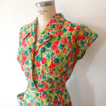 Cargar imagen en el visor de la galería, 1940s - Stunning French Abstract Primary Colors Pockets Dress - W30 (76cm)