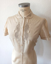 Cargar imagen en el visor de la galería, 1940s - Exquisite Emboidery Sand Silk Blouse - W32 (82cm)