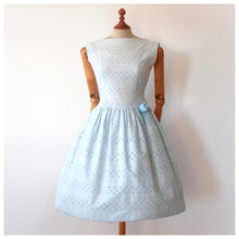 Charger l'image dans la galerie, 1950s 1960s - Adroable Baby Blue Cotton Lace Dress - W28.5 (72cm)