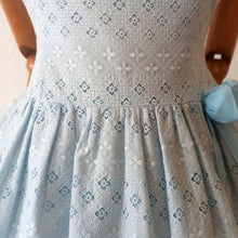 Charger l'image dans la galerie, 1950s 1960s - Adroable Baby Blue Cotton Lace Dress - W28.5 (72cm)
