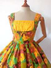 Charger l'image dans la galerie, 1950s - Stunning Abstract Floral Cotton Dress - W27.5 (68cm)