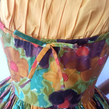 Charger l'image dans la galerie, 1950s - Stunning Abstract Floral Cotton Dress - W27.5 (68cm)