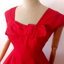 Charger l'image dans la galerie, 1950s - Stunning Lipstick Red Cotton Dress - W25 (64cm)