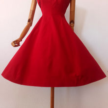 Charger l'image dans la galerie, 1950s - Stunning Lipstick Red Cotton Dress - W25 (64cm)