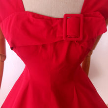 Charger l'image dans la galerie, 1950s - Stunning Lipstick Red Cotton Dress - W25 (64cm)