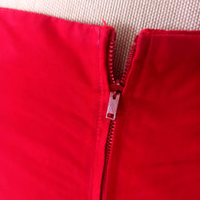 Charger l'image dans la galerie, 1950s - Stunning Lipstick Red Cotton Dress - W25 (64cm)