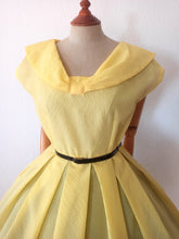 Carica l'immagine nel visualizzatore di Gallery, 1950s - Adorable Sailor Collar Yellow Dress - W27 (68cm)
