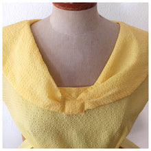 Carica l'immagine nel visualizzatore di Gallery, 1950s - Adorable Sailor Collar Yellow Dress - W27 (68cm)