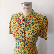 Load image into Gallery viewer, 1940s - Adorable Yellow Floral Rayon Day Dress - W28 (72cm)